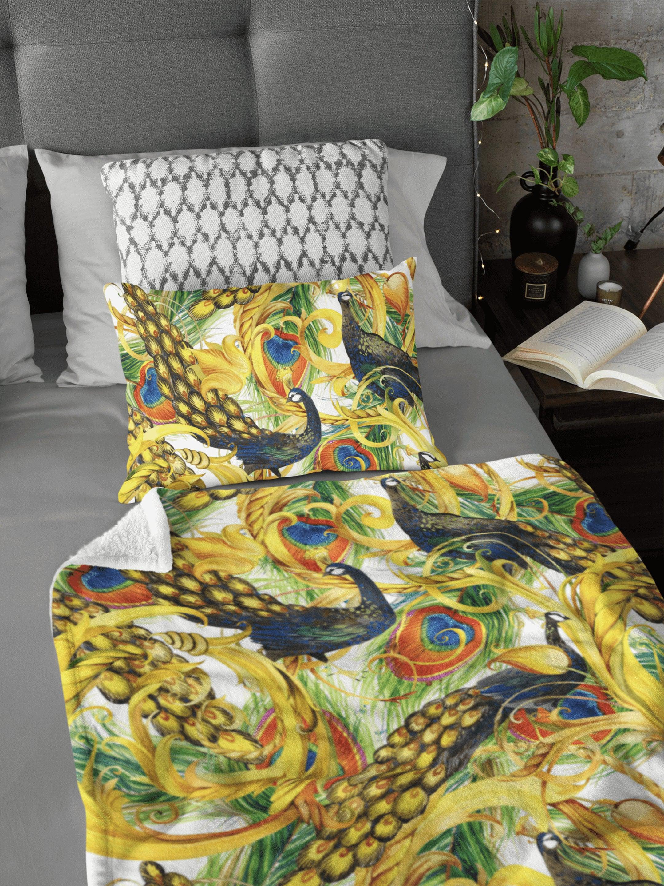 daintyduvet Luxurious Peacock Bird Design Soft Fluffy Velvet Flannel Fleece Throw Blanket