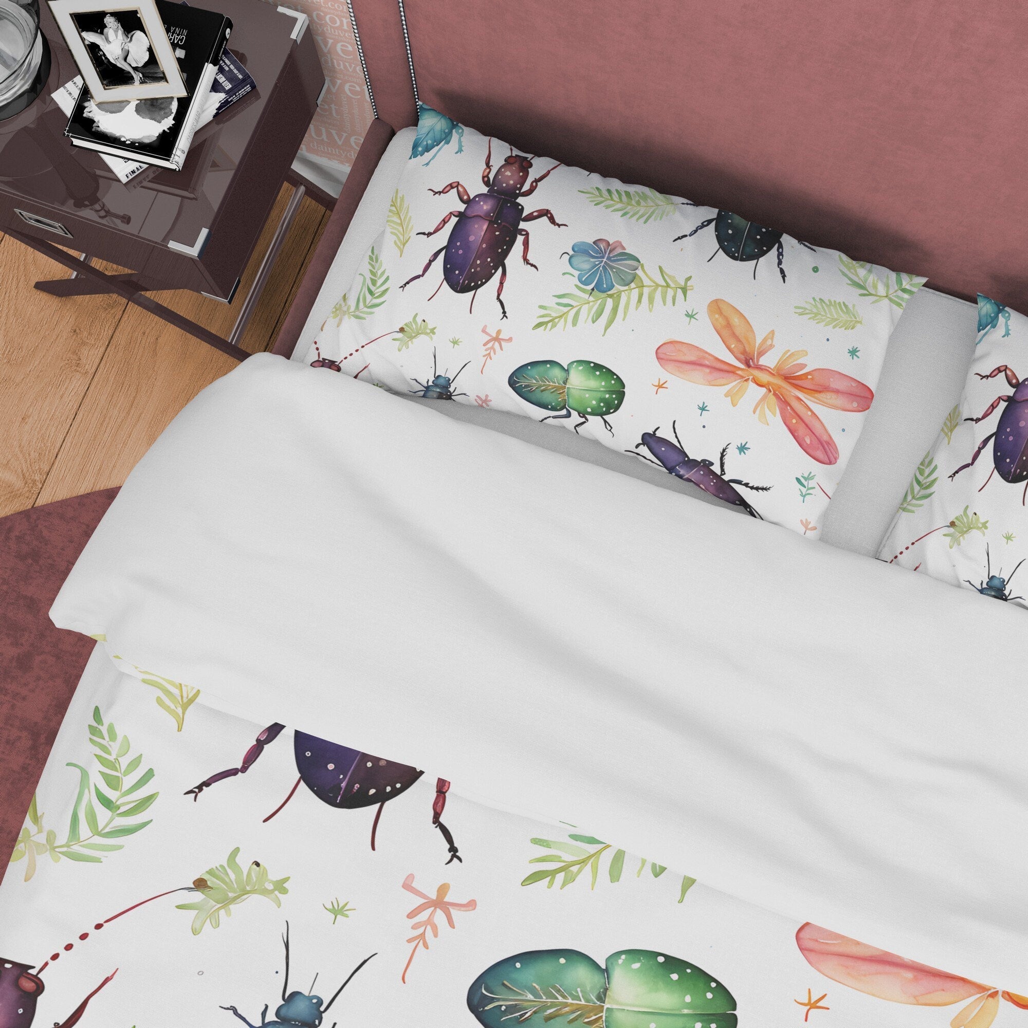 Creepy Insect Halloween Duvet Cover Set & Pillowcase, White Unique Aesthetic Zipper Bedding, Scary Child's Room Decor, Bug Blanket Cover