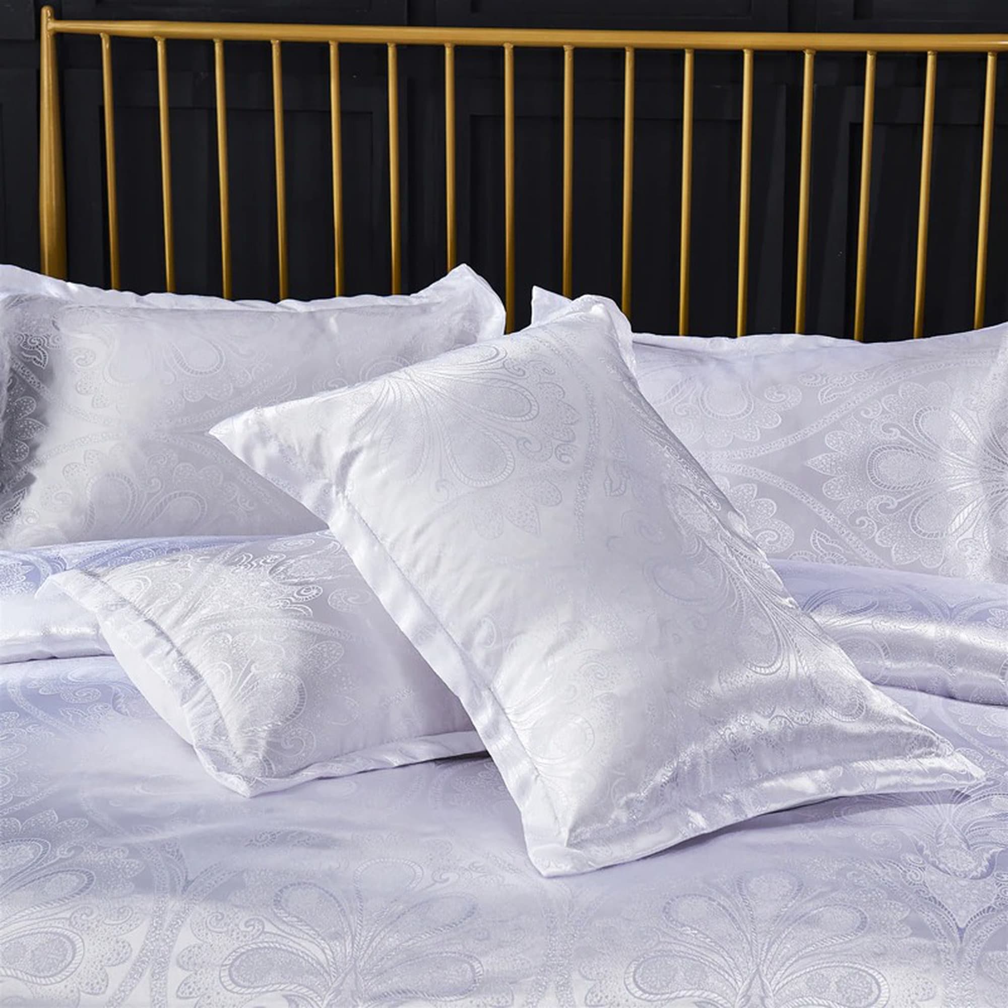 daintyduvet Luxury White Bedding made with Silky Jacquard Fabric, Damask Duvet Cover Set, Designer Bedding, Aesthetic Duvet King Queen Full Twin
