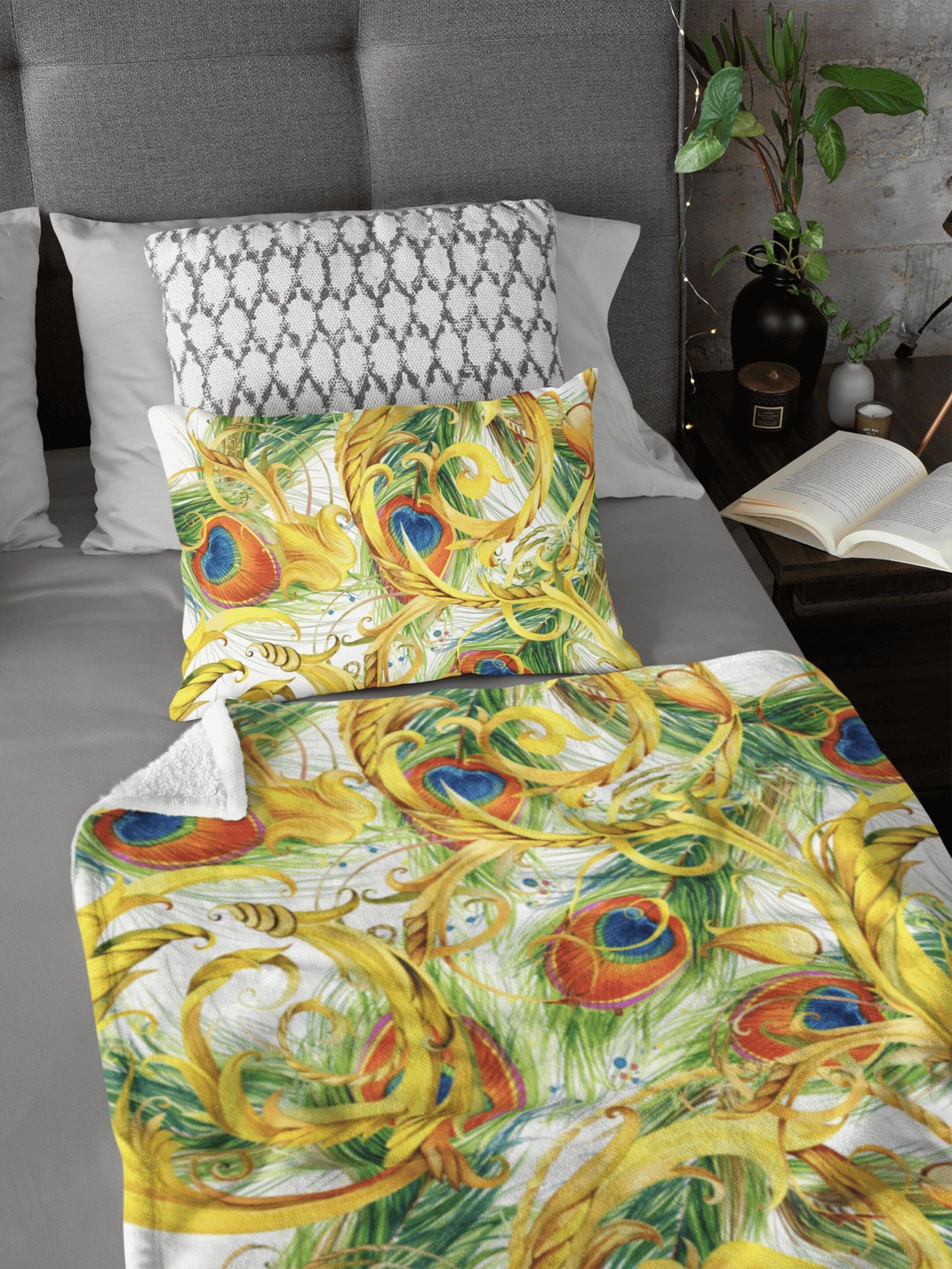 Luxurious Peacock Feather Design Soft Fluffy Velvet Flannel Fleece Throw Blanket
